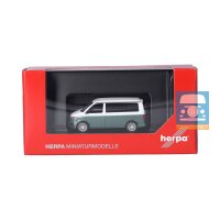 Herpa Volkswagen (VW) T6.1 California, Candy Weiß / Bay Leaf Green metallic